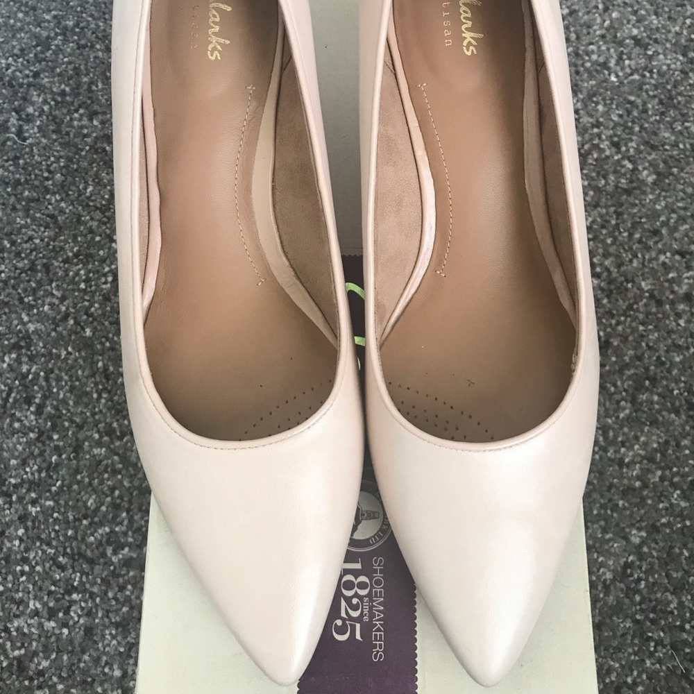 Clark’s nude leather heel